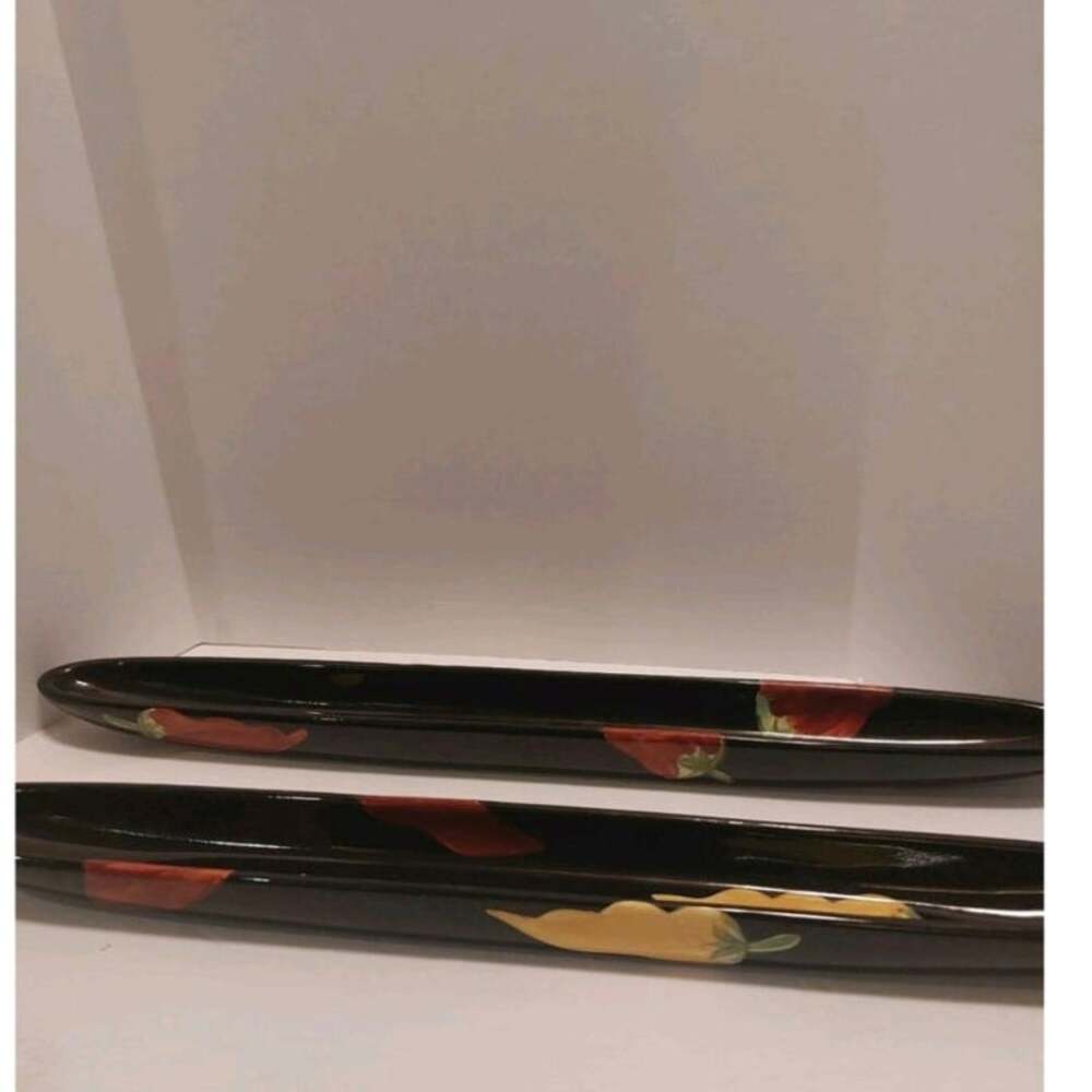 214 West Long Narrow Dishes with Pepper Design